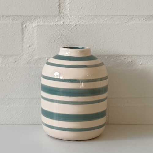 Lys keramikvase med striber
