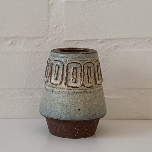 Vase i chamotte-ler fra Michael Andersen