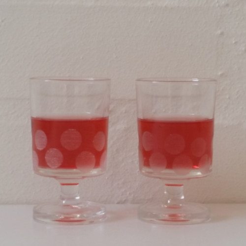 Snapseglas eller shotglas med prikker