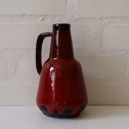 Rød keramikvase med løbeglasur