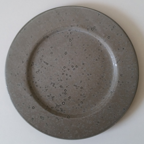 Gråt keramikfad