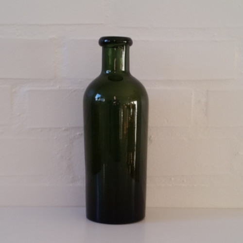 Grøn sirupsflaske af ældre dato