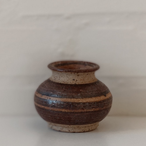 Lille, kugleformet vase i stentøj