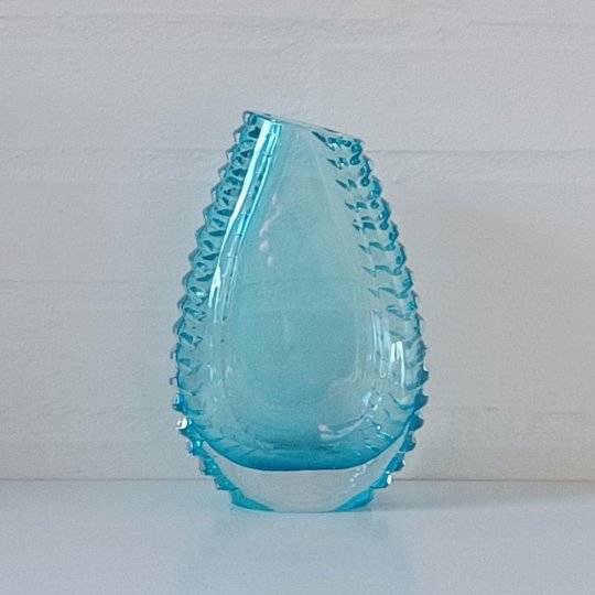 Retro-vase i turkisblåt glas