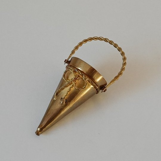 Lille kr&aelig;mmerhus i messing