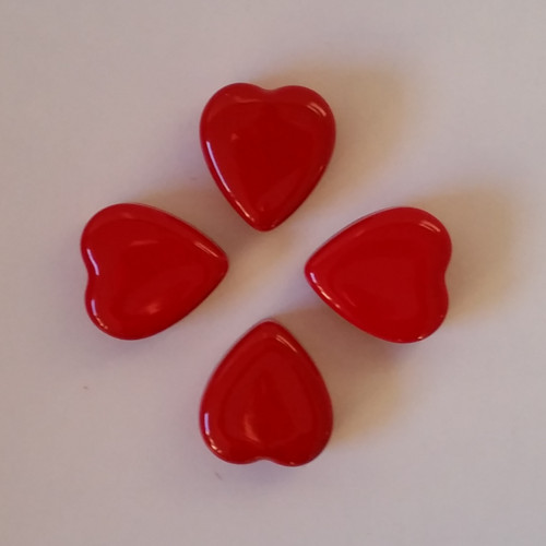Røde, hjerteformede æsker