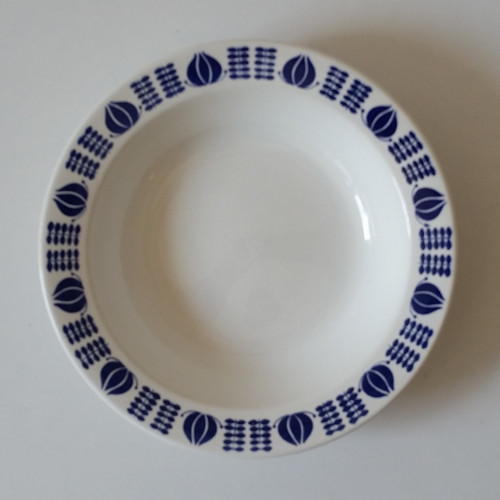 Egersund, dybe tallerkener med blåt kantmønster