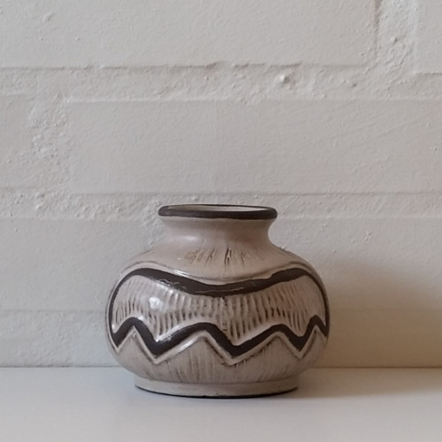 Kugleformet vase fra Løvemose Keramik