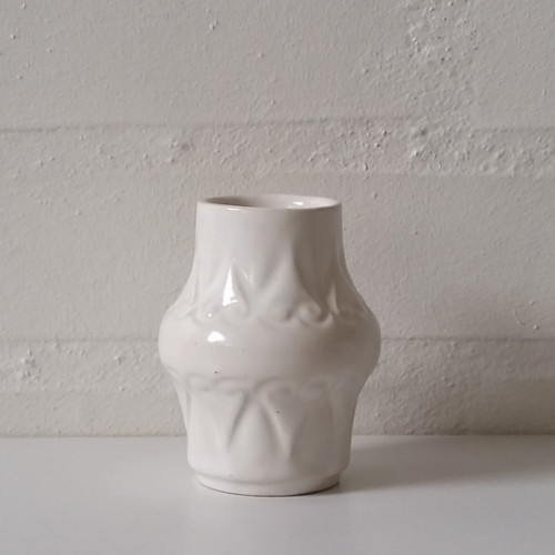 West Germany, lille vase med hvid glasur